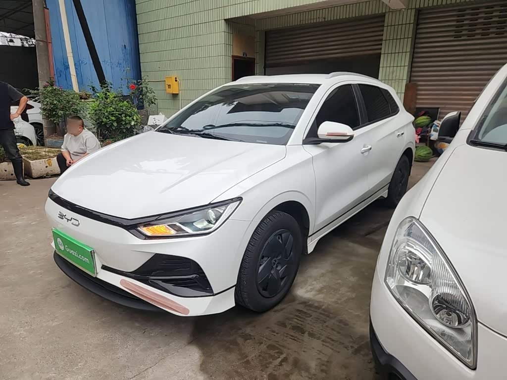 BYD E2