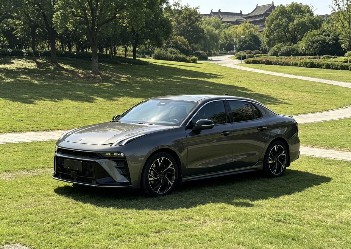 Lynk & Co 03