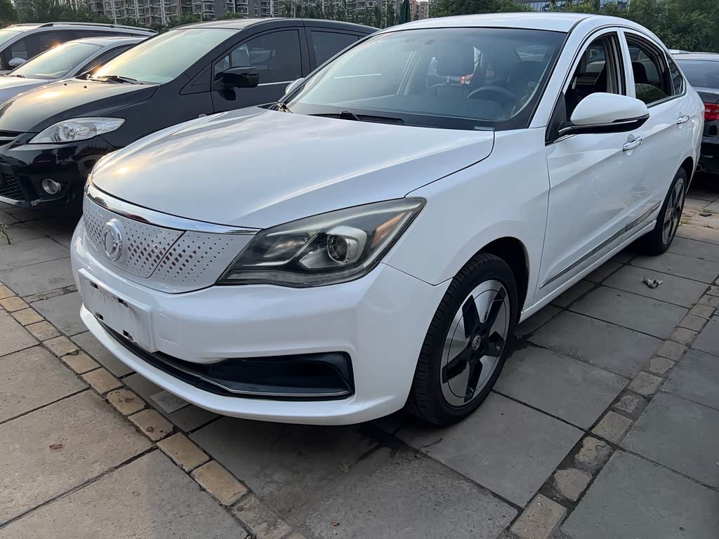 Dongfeng E70
