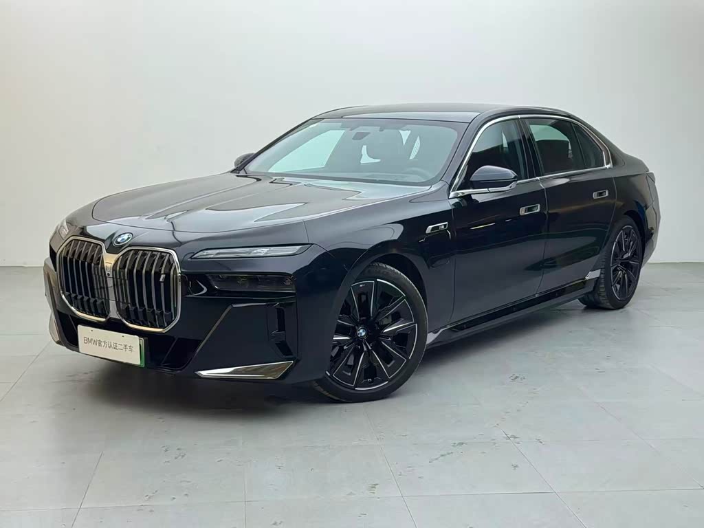BMW i7
