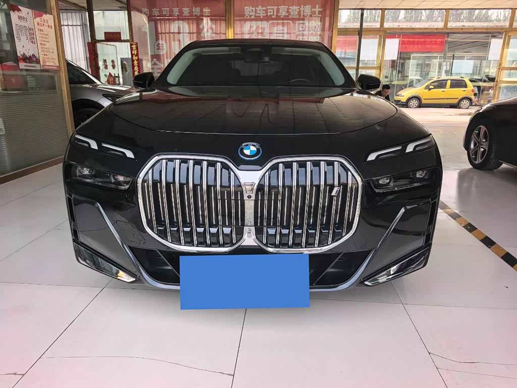 BMW i7