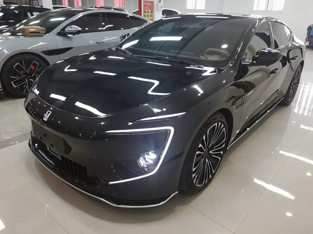 Avatr 12