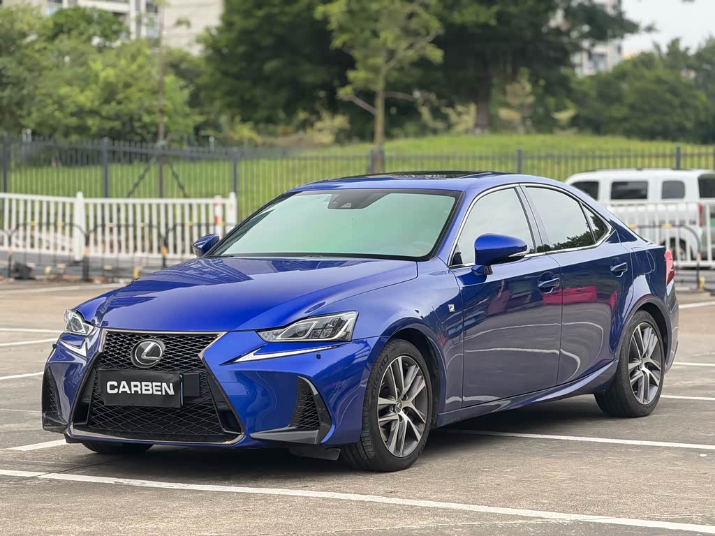 Lexus IS