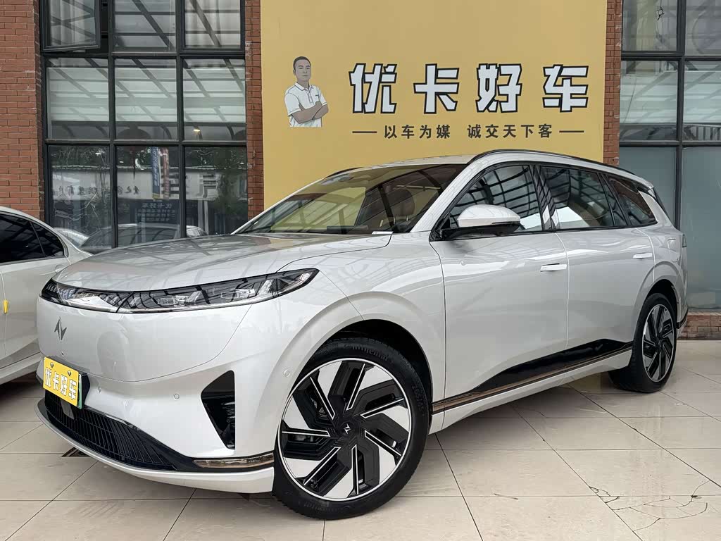 Dongfeng eπ008