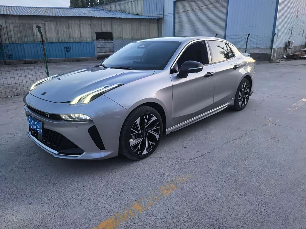 Lynk & Co 03