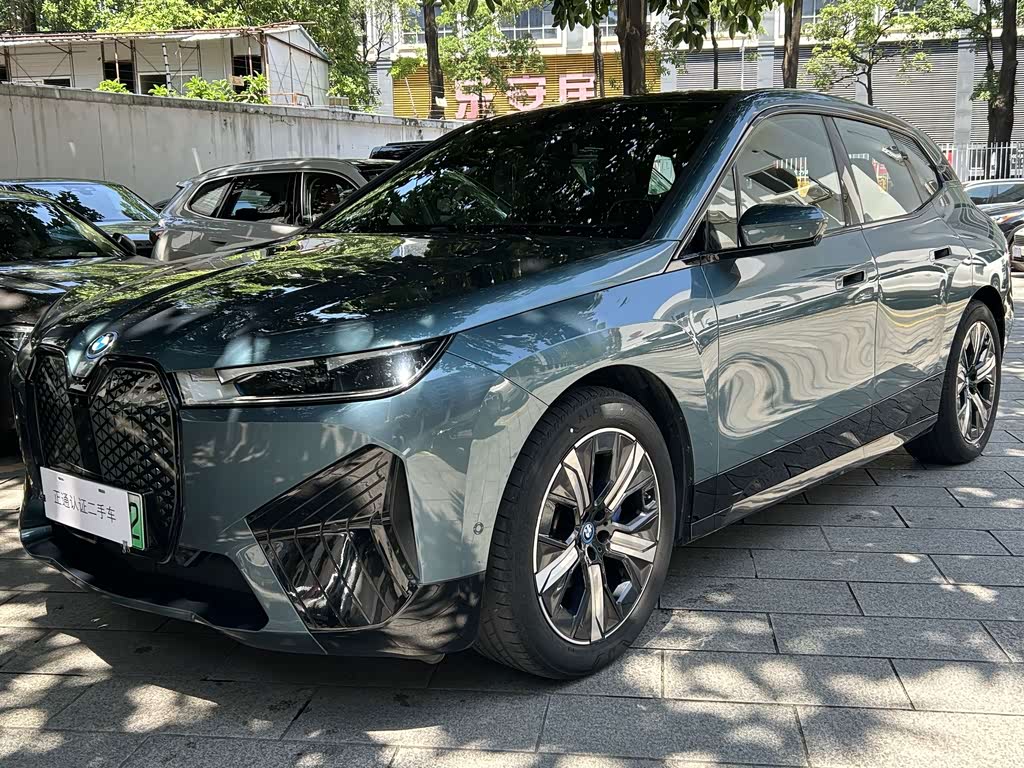 BMW iX