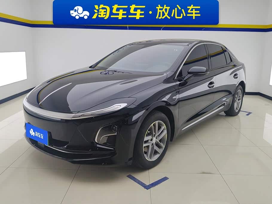 Hongqi E-QM5
