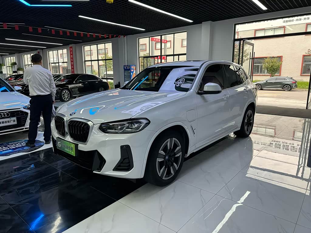 BMW iX3