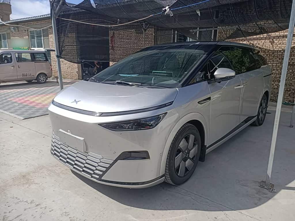 Xpeng X9