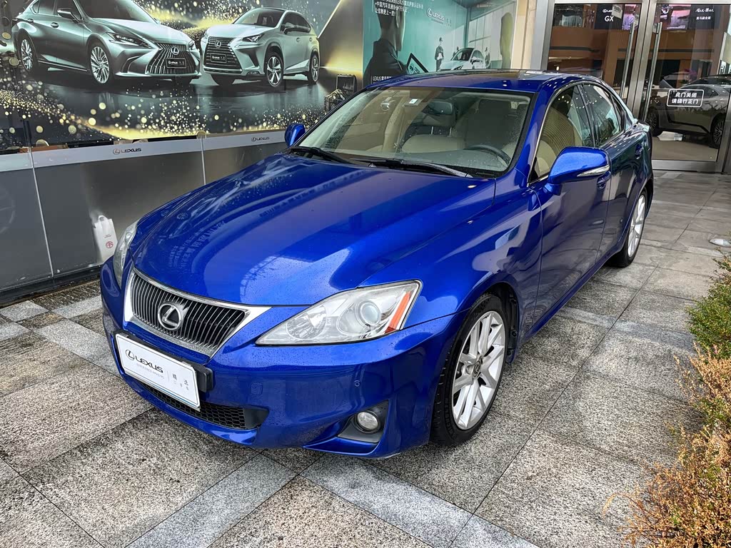 Lexus IS