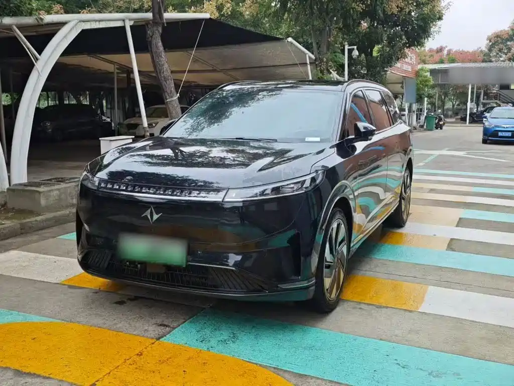 Dongfeng eπ008