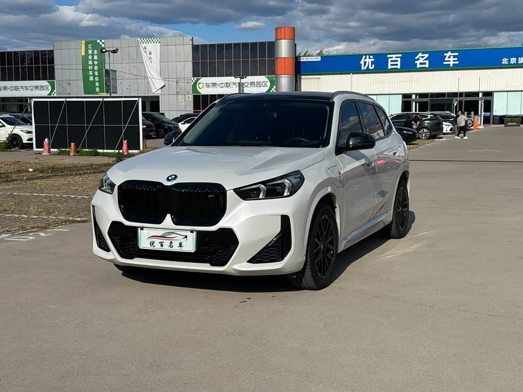BMW iX1