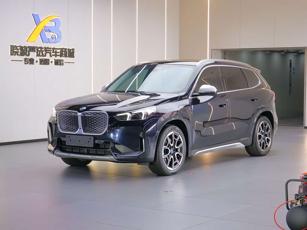 BMW iX1