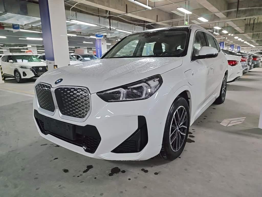 BMW iX1
