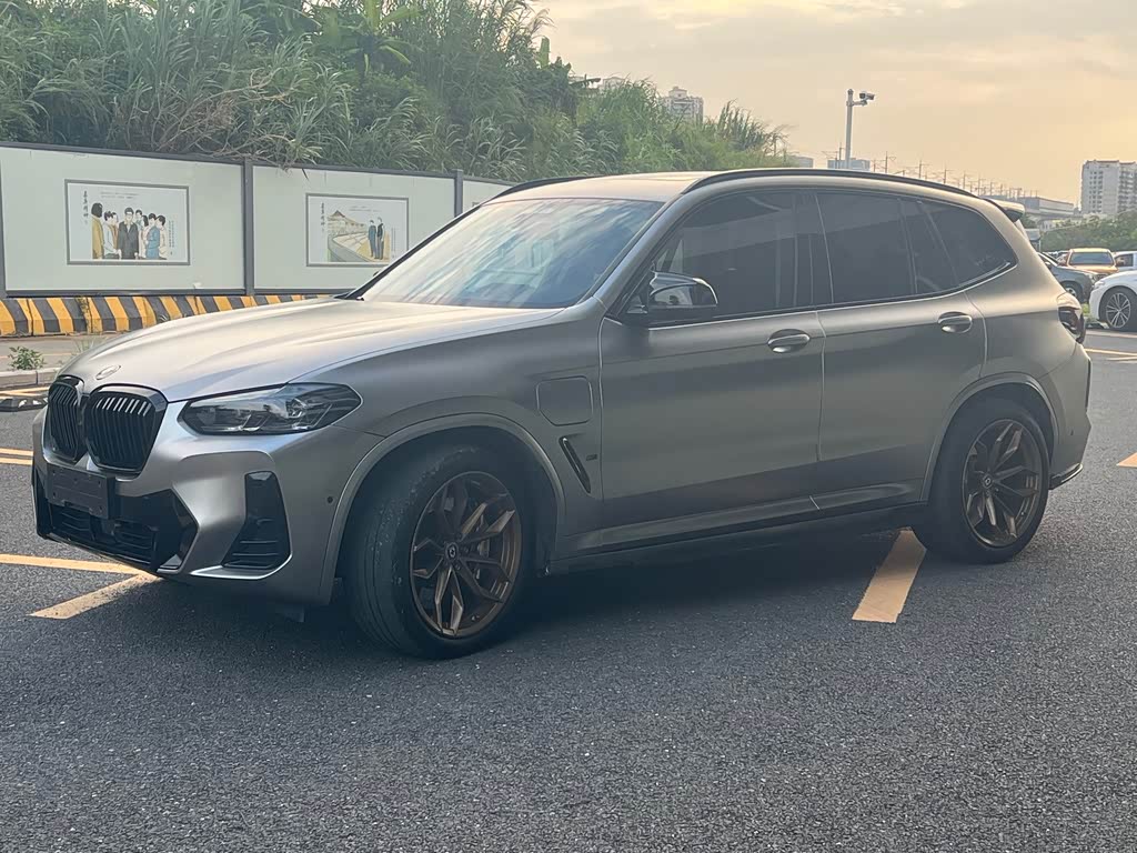 BMW iX3