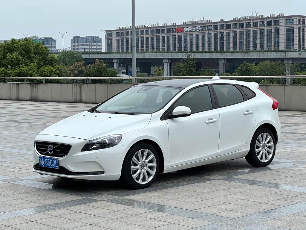 Volvo V40