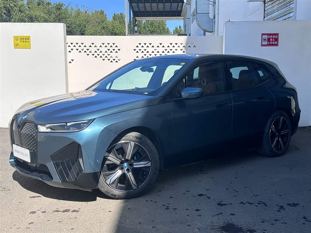 BMW iX