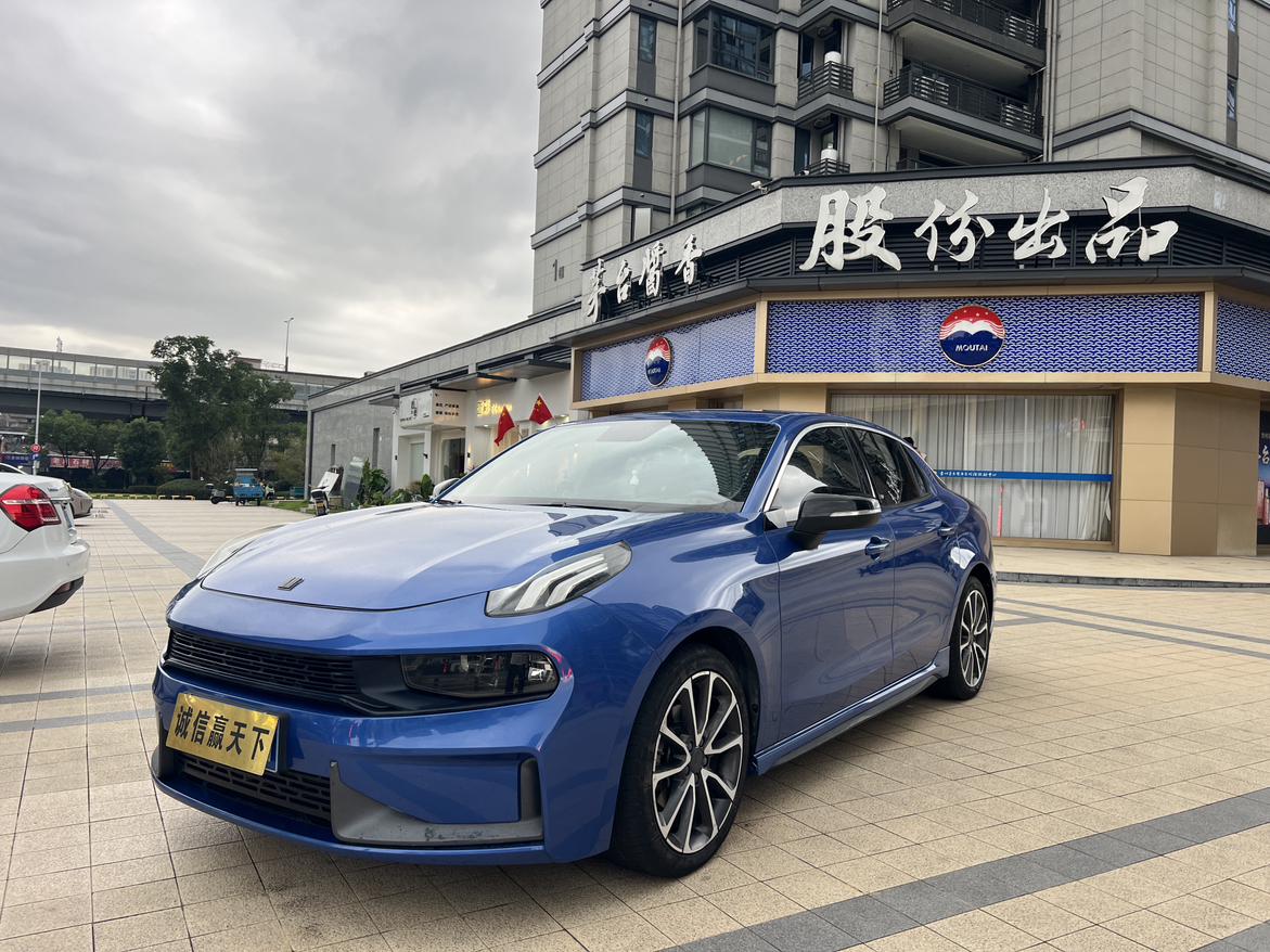 Lynk & Co 03