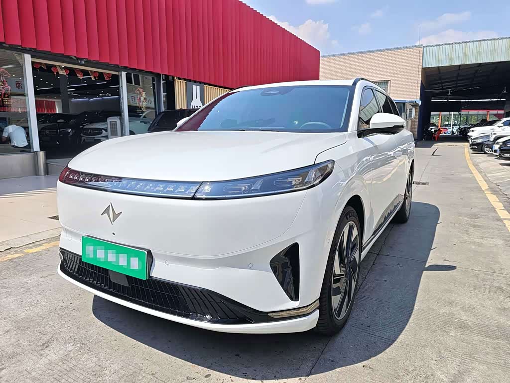 Dongfeng eπ008