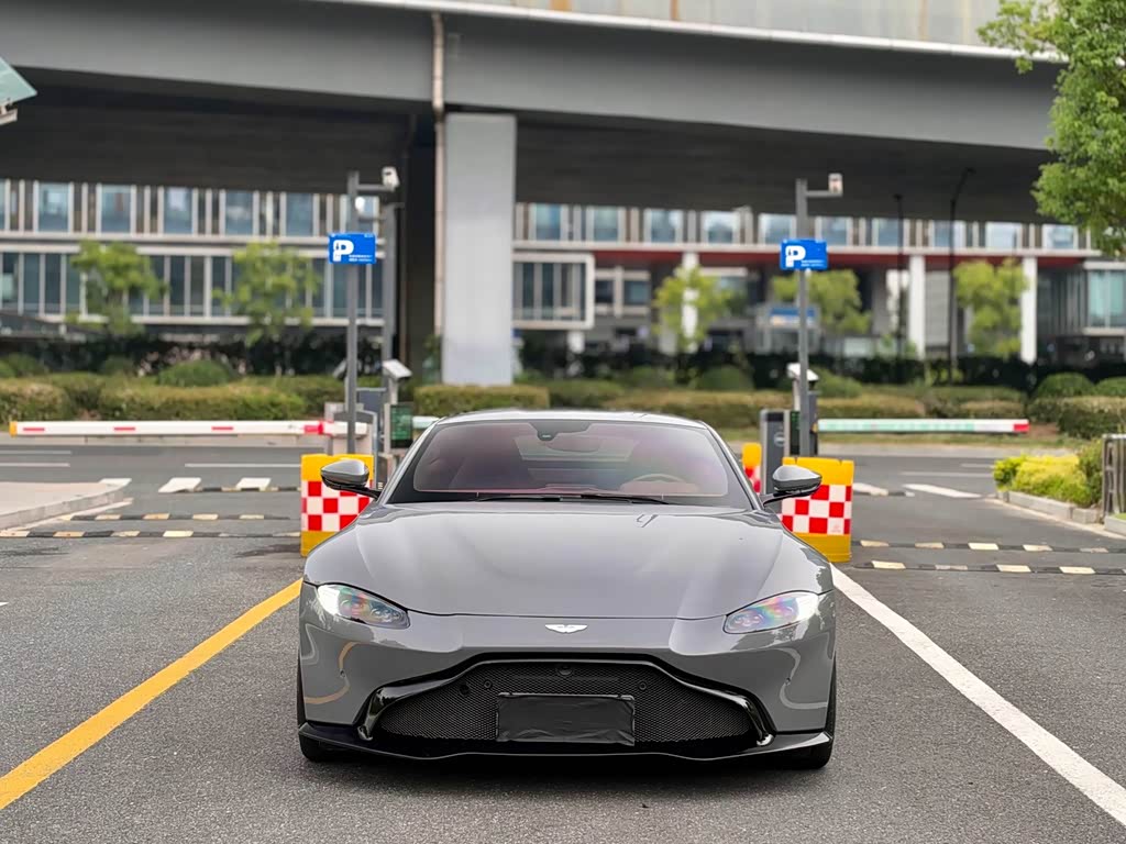 Aston Martin V8 Vantage