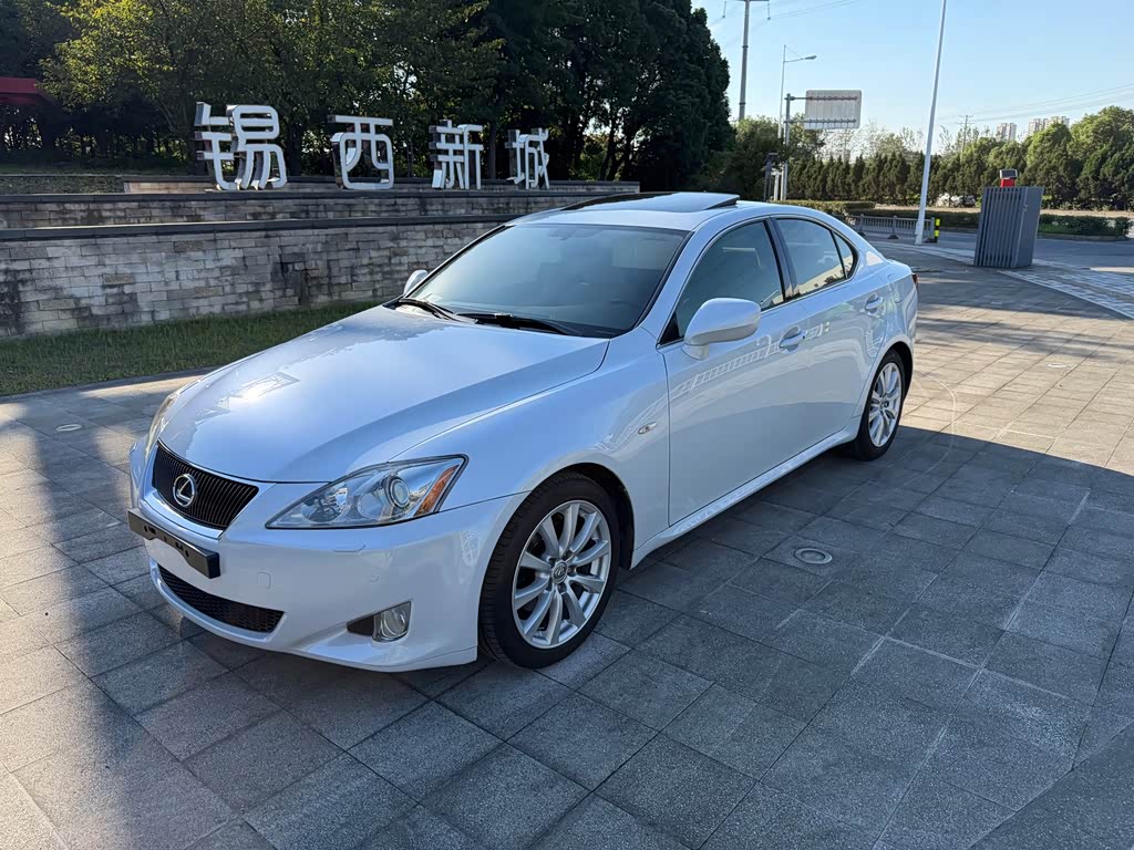 Lexus IS