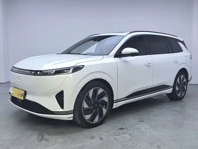 Dongfeng eπ008