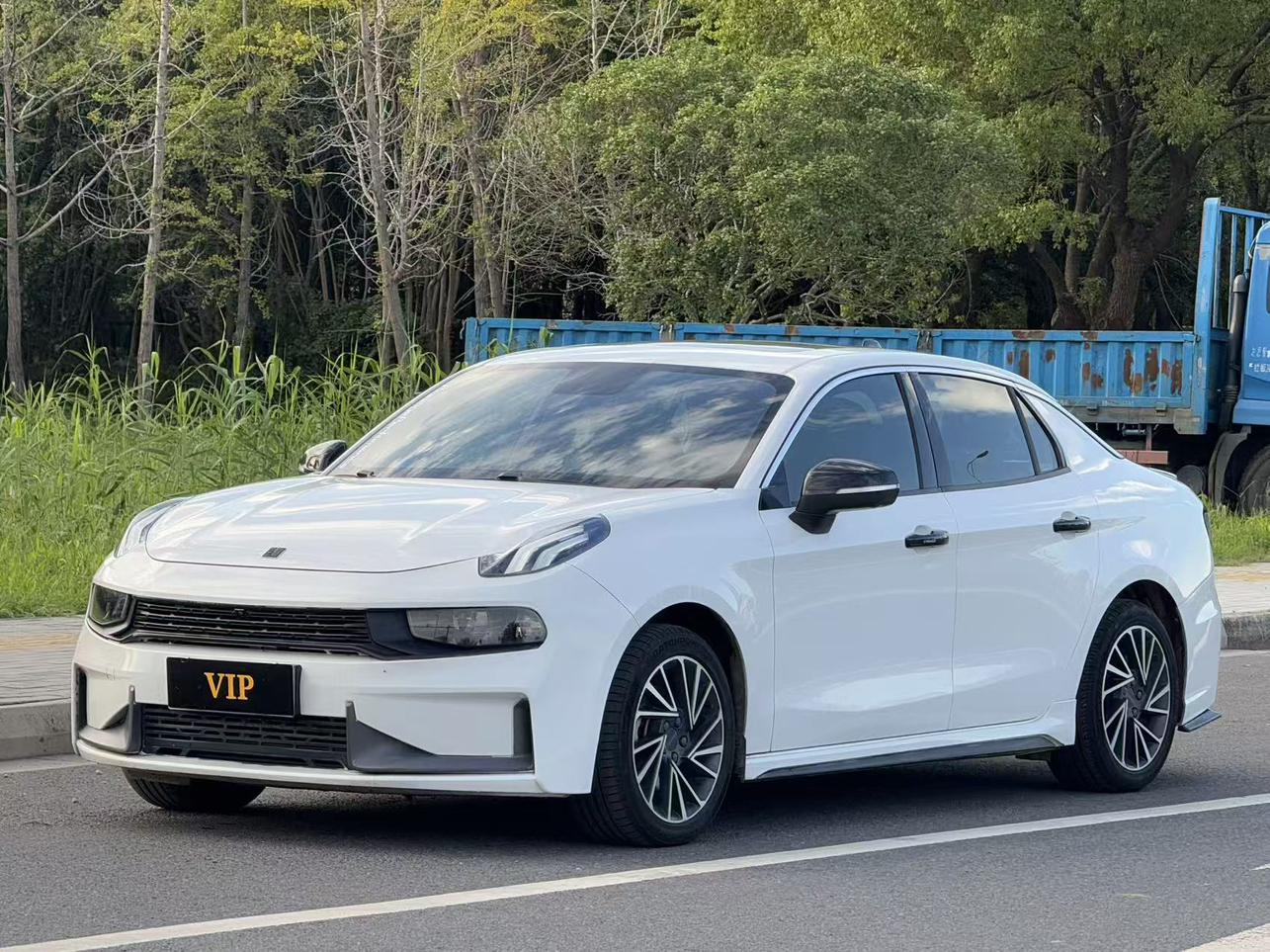 Lynk & Co 03