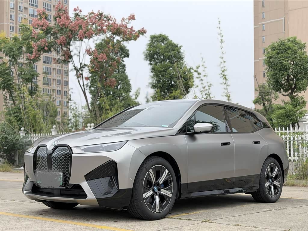 BMW iX