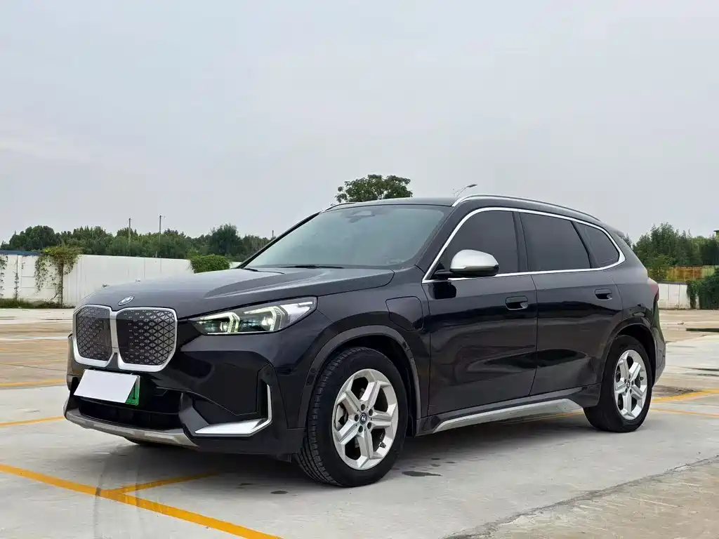 BMW iX1