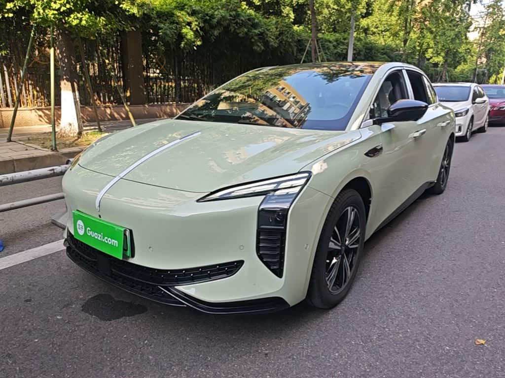 Hongqi EH7