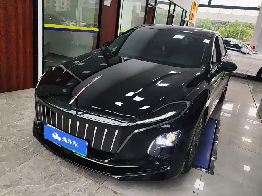 Hongqi E-QM5