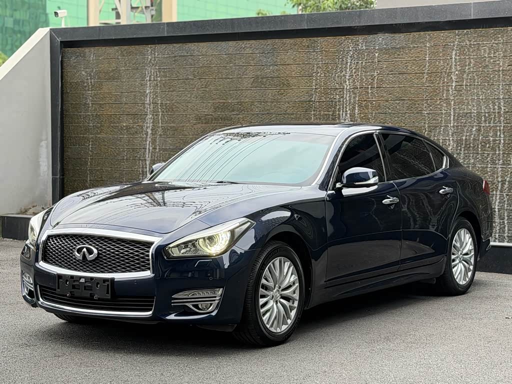 Infiniti Q70