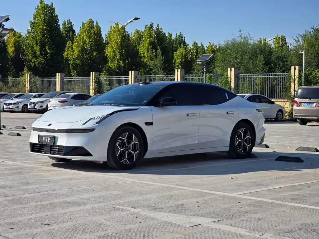 Lynk & Co 10