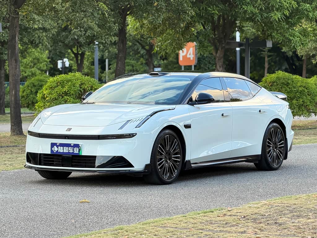 Lynk & Co 10