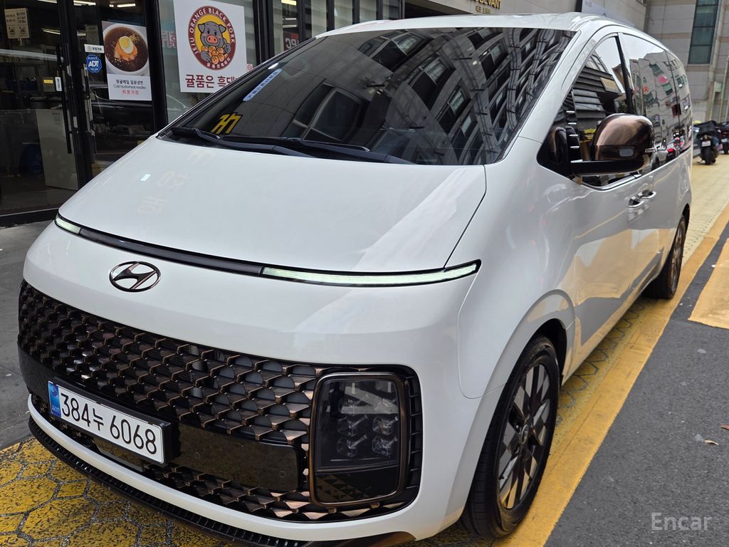 Hyundai Staria