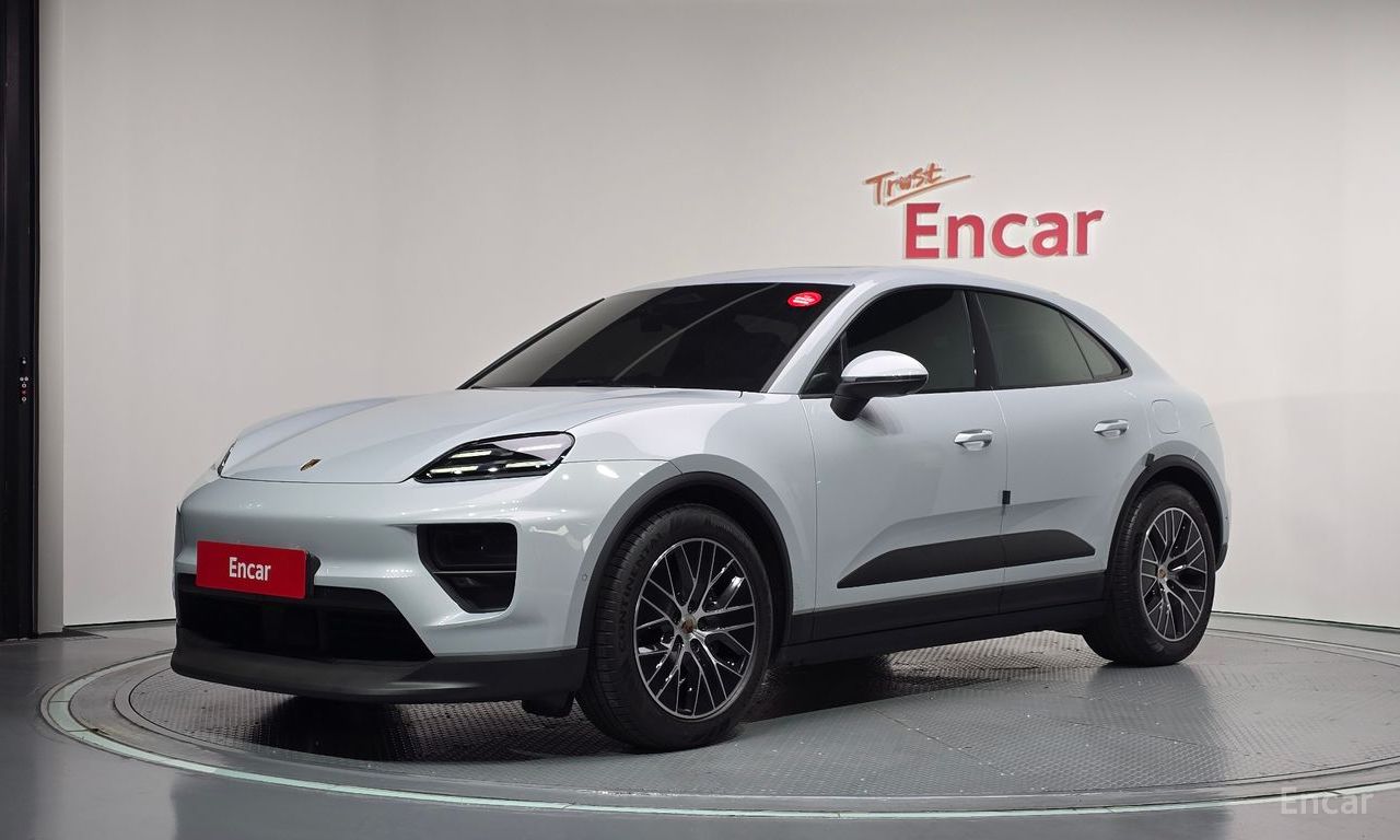 Porsche Macan EV