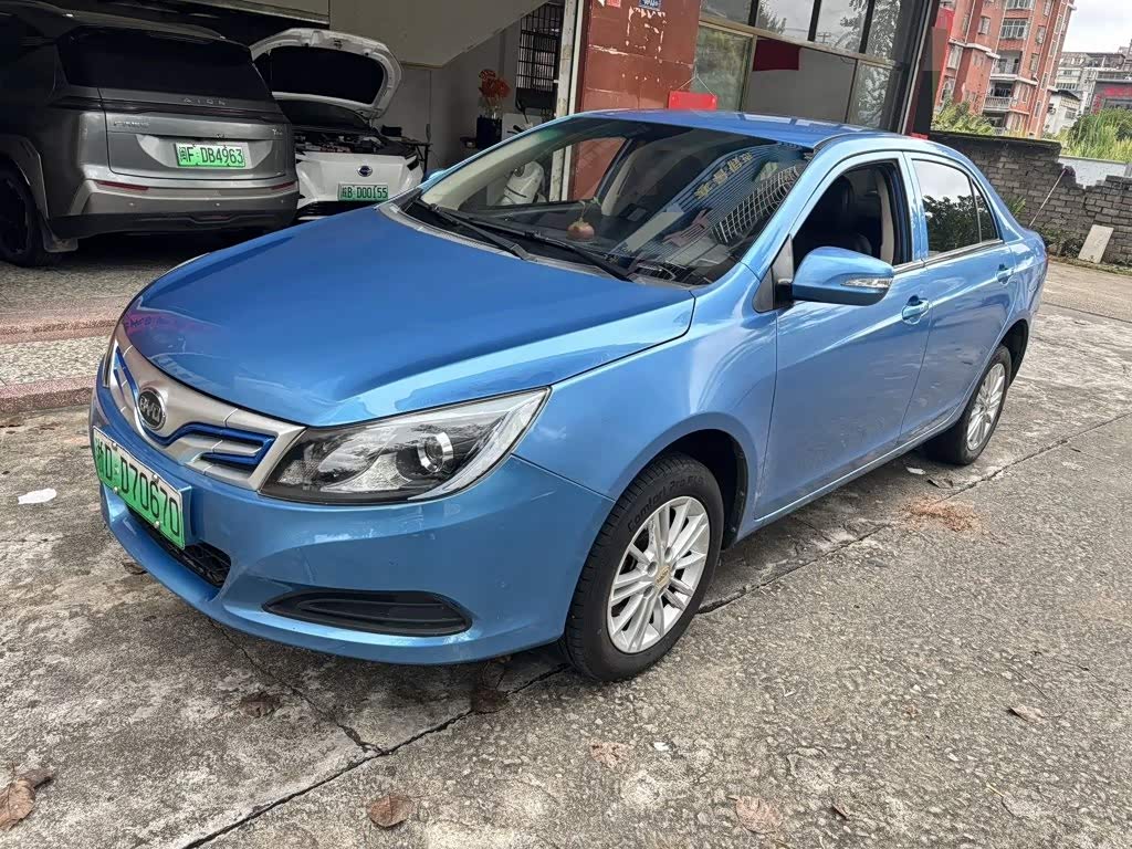 BYD E5
