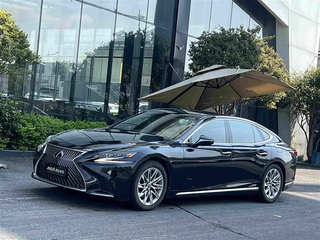 Lexus LS