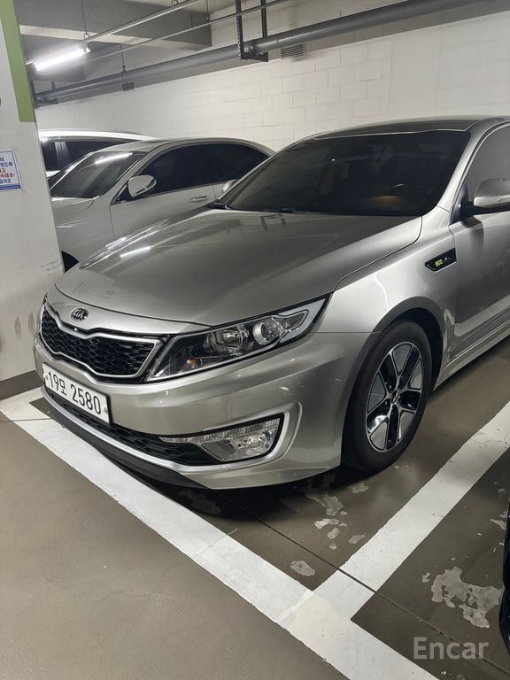 Kia K5 hybrid