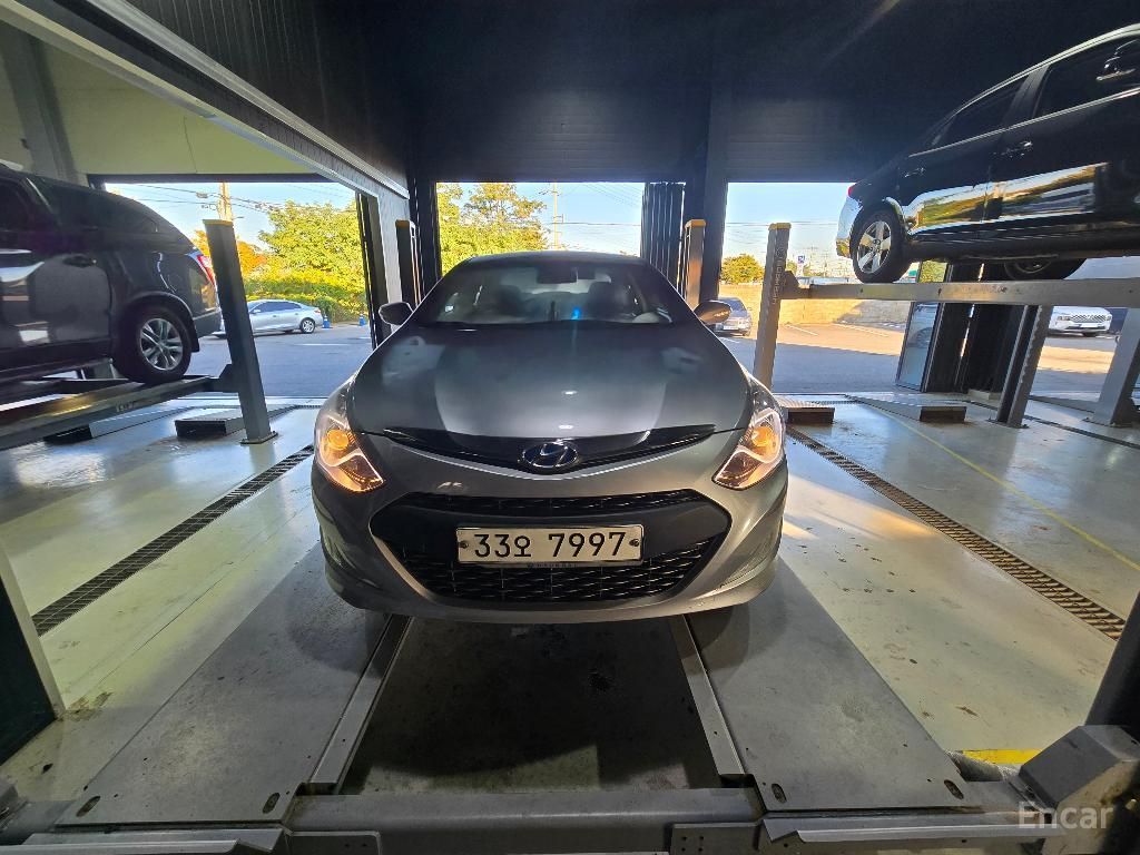 Hyundai Sonata hybrid