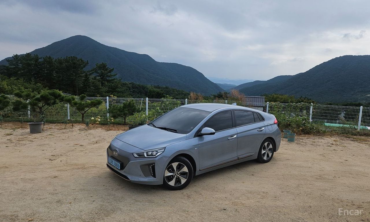 Hyundai IONIQ