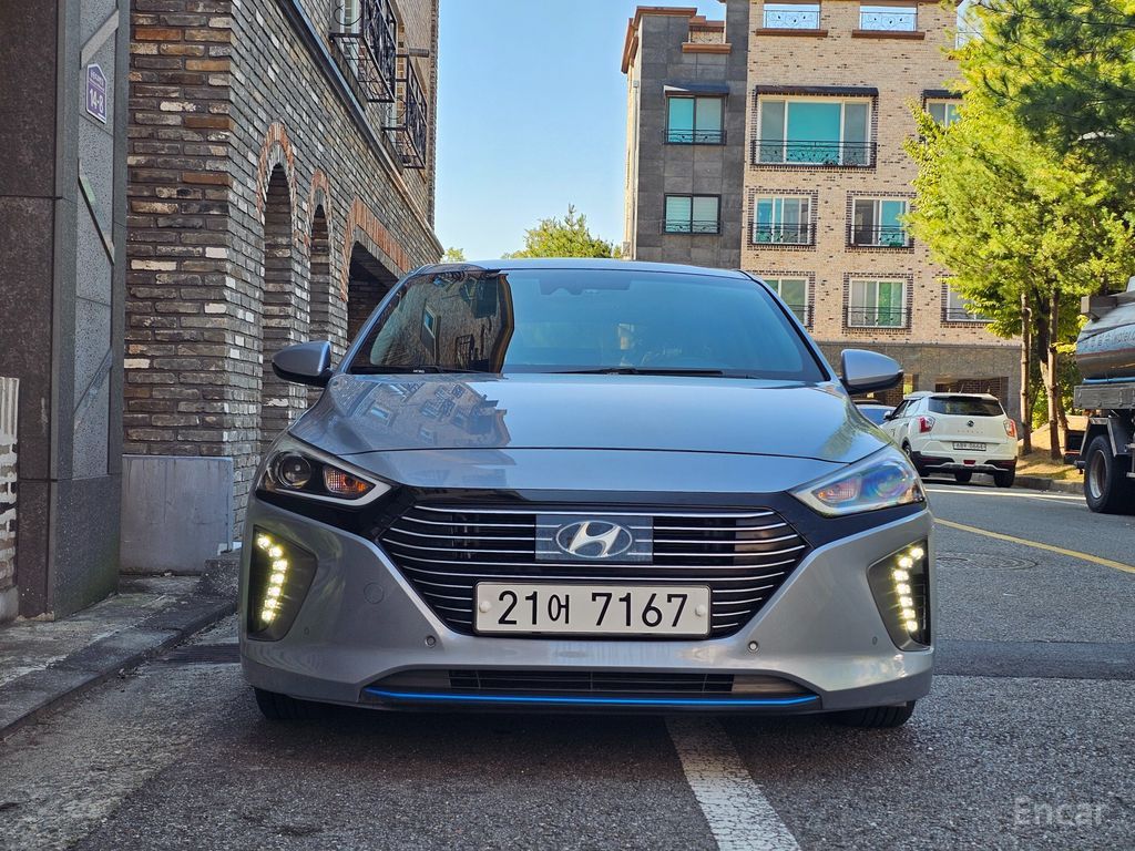 Hyundai IONIQ hybrid