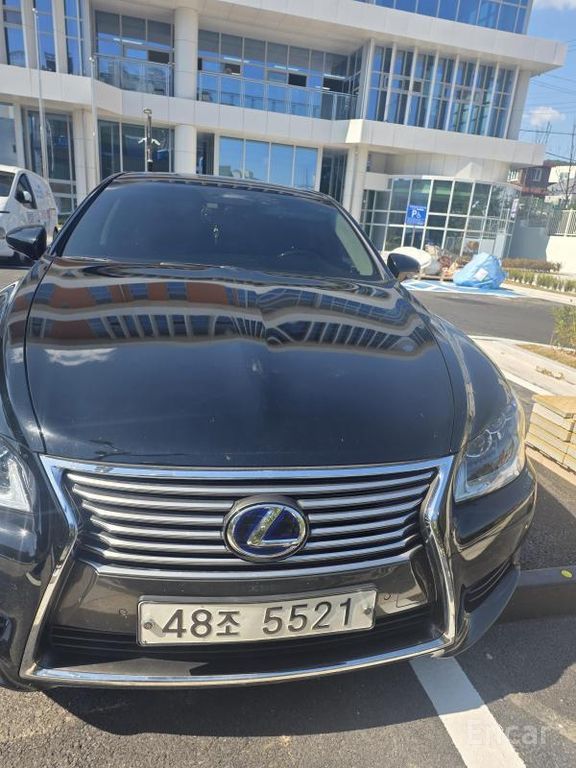 Lexus LS600hL