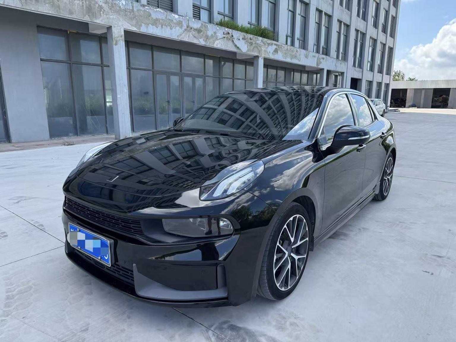 Lynk & Co 03