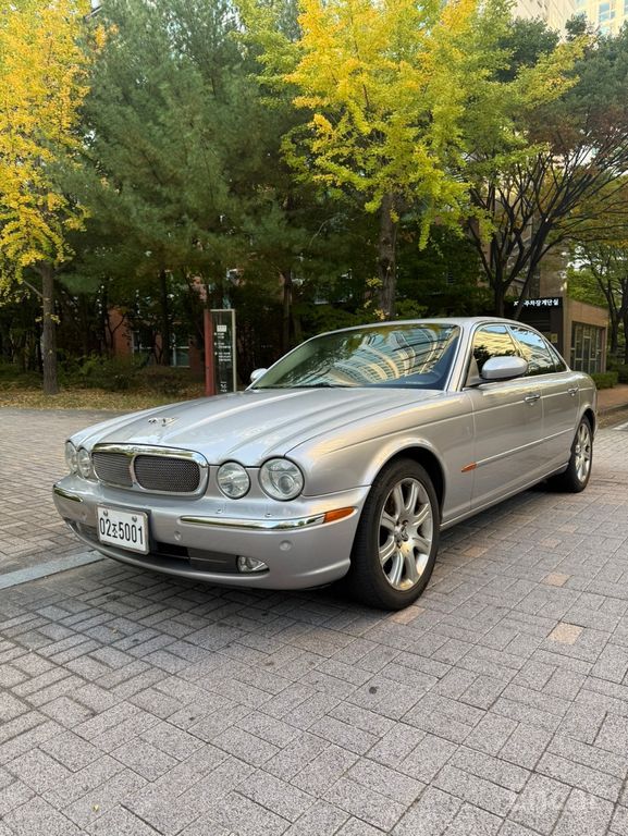 Jaguar XJ-8