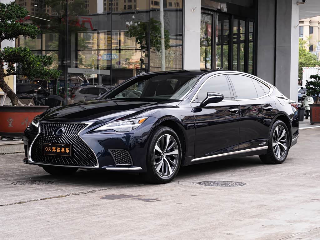 Lexus LS