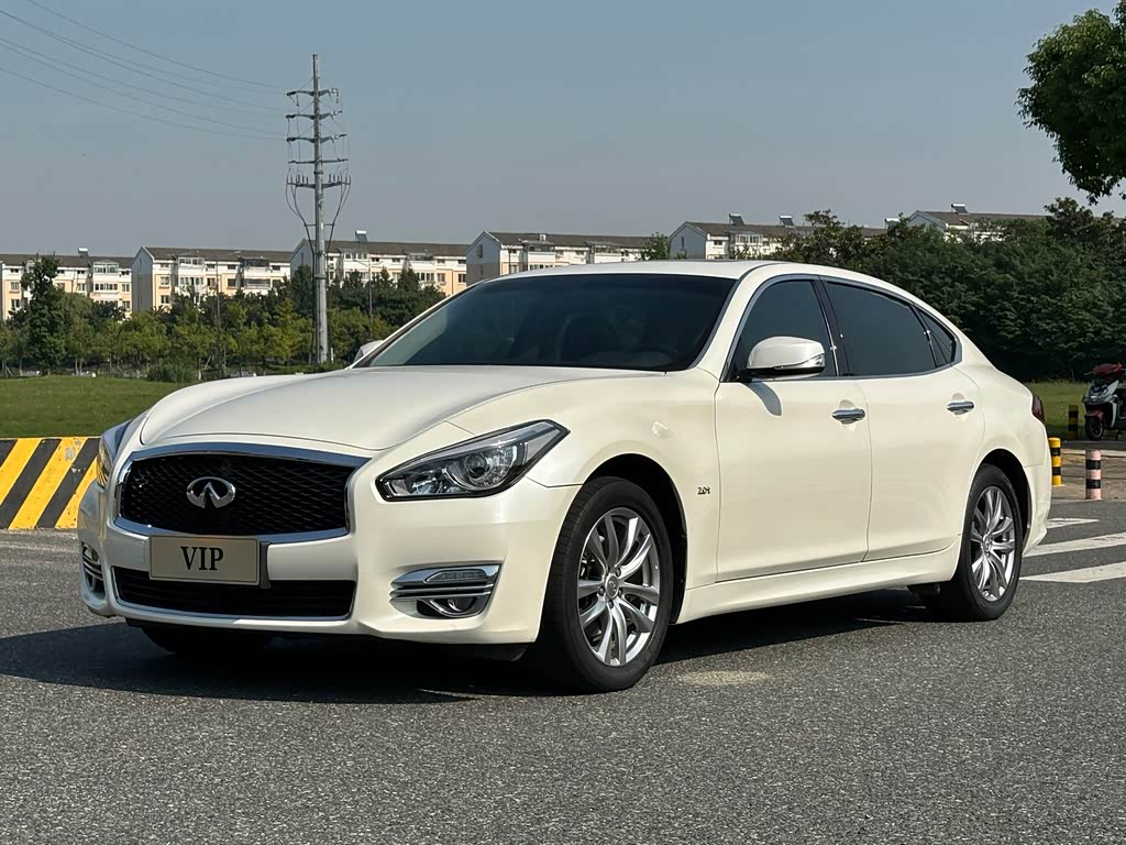 Infiniti Q70