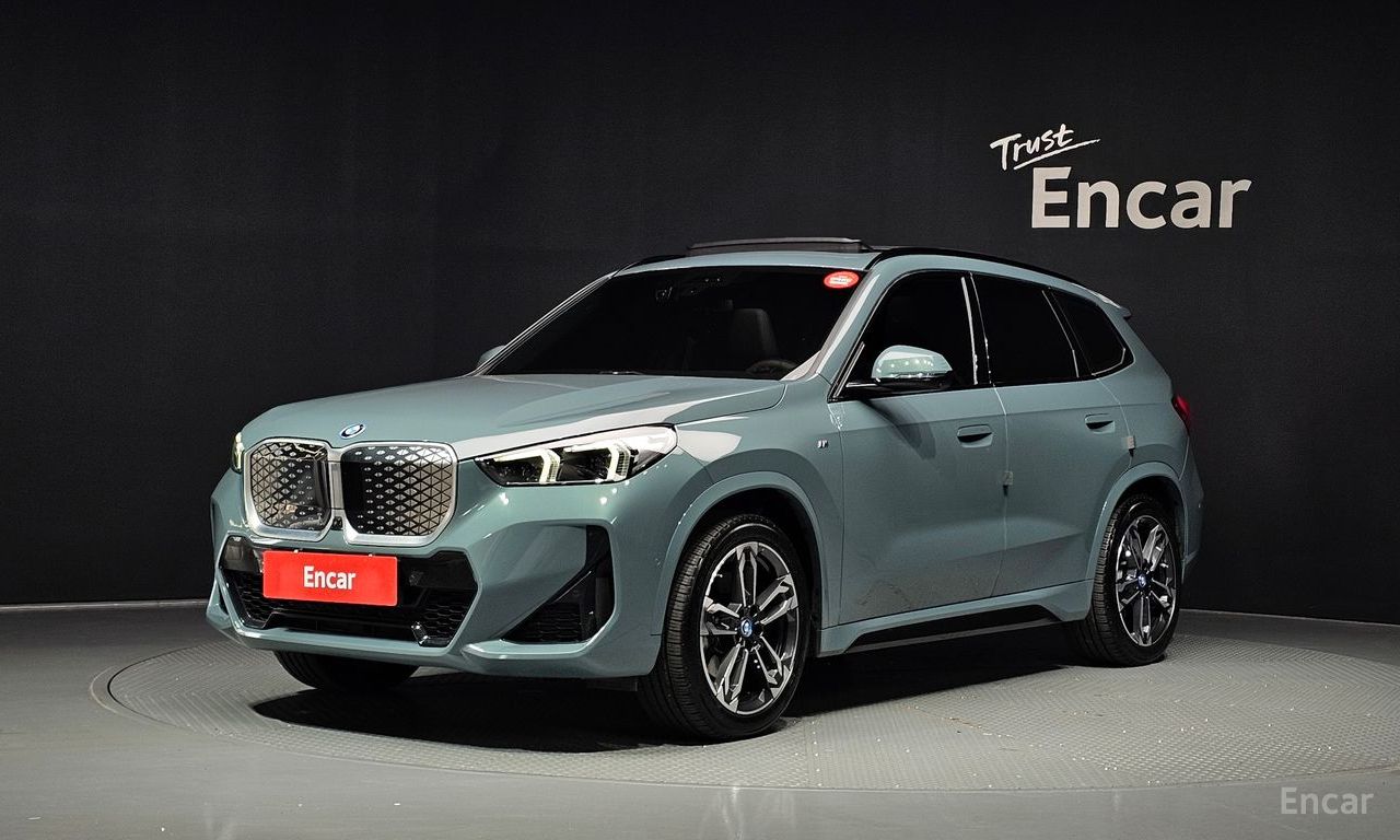 BMW iX1
