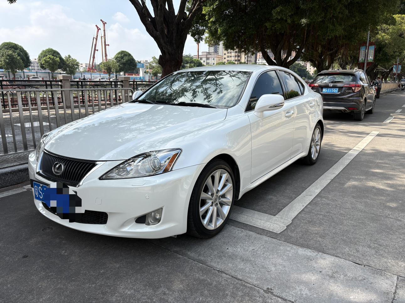Lexus IS