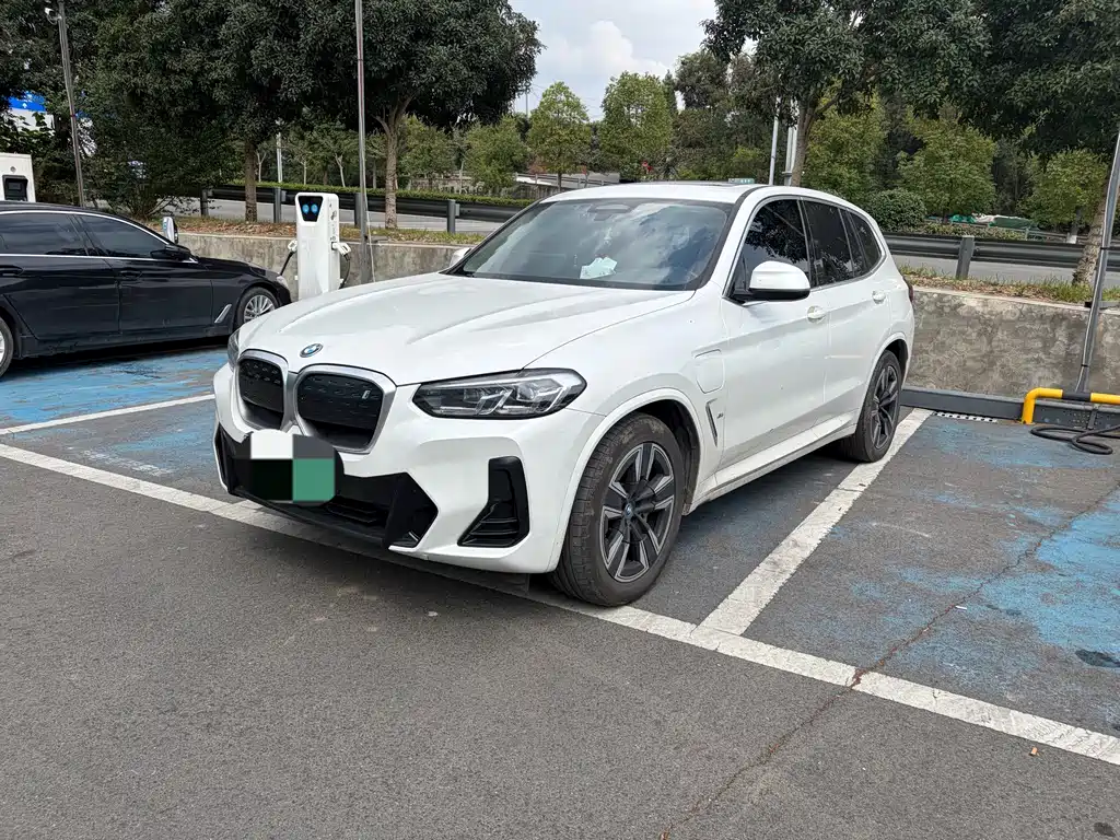 BMW iX3